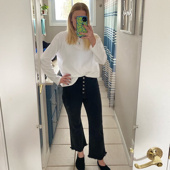 Size 9, black wash jeans, flare bottoms, high rise, cut off - Picture 2 of 5